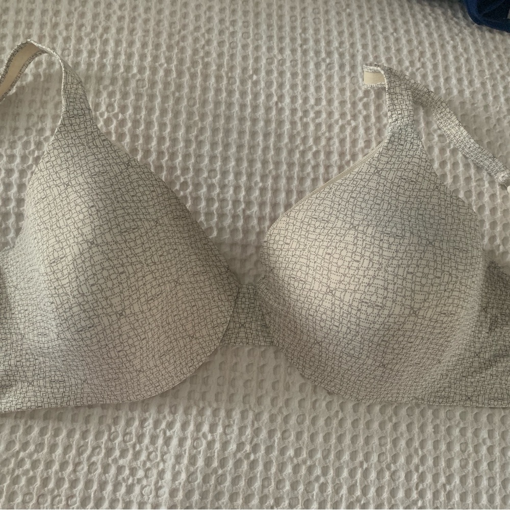 Hanes 36D bra underwire. Nylon spandex